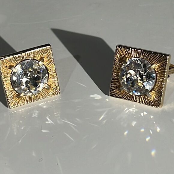 Vintage Gold Tone Square Clip on Earrings with Large Rhinestone - Picture 7 of 10
